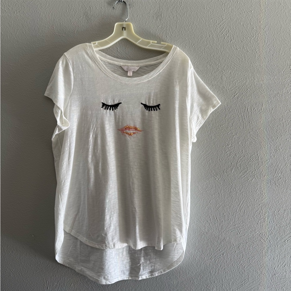LC Lauren Conrad Cream T-Shirt Hi/low. PTP 21”, Length 26/30”